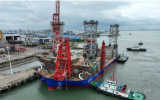 1500噸風(fēng)電安裝平臺——“藍鯤01”離開惠生重工南通基地
